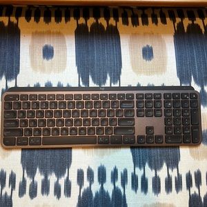 Logitech MX KEYS keyboard